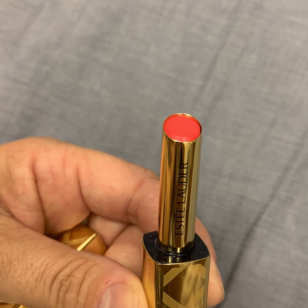 Ester Lauder Saucy Lipstick